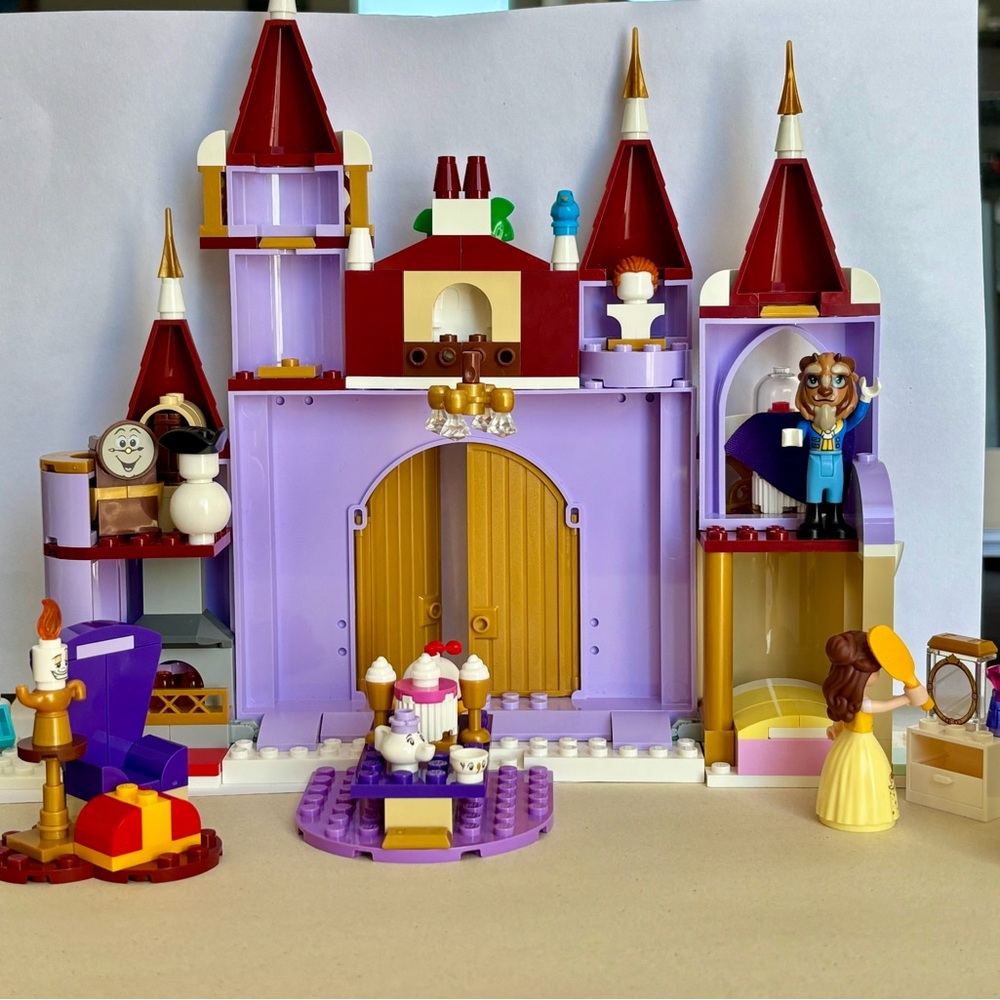 Disney Lego 43180 Belle’s Winter Castle Celebration - Picture 7 of 11